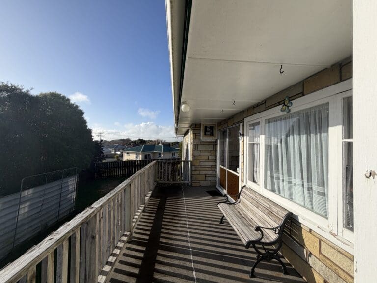 2185176