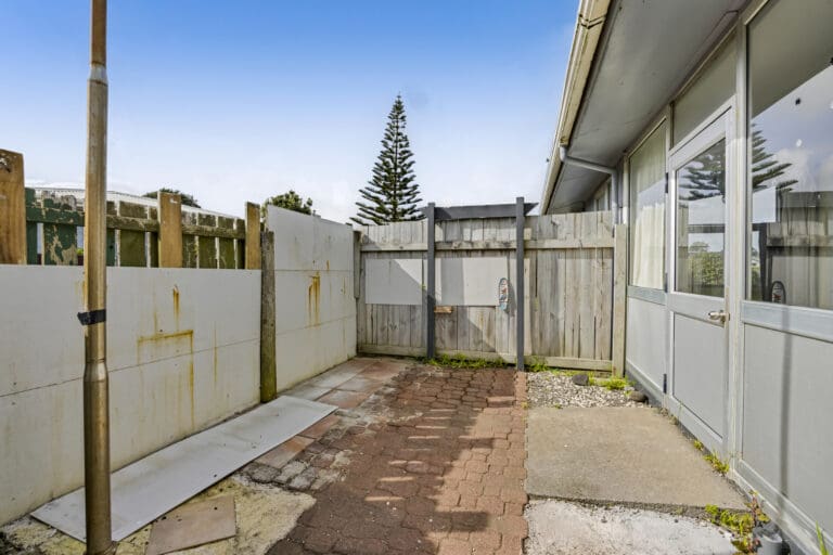 2205786