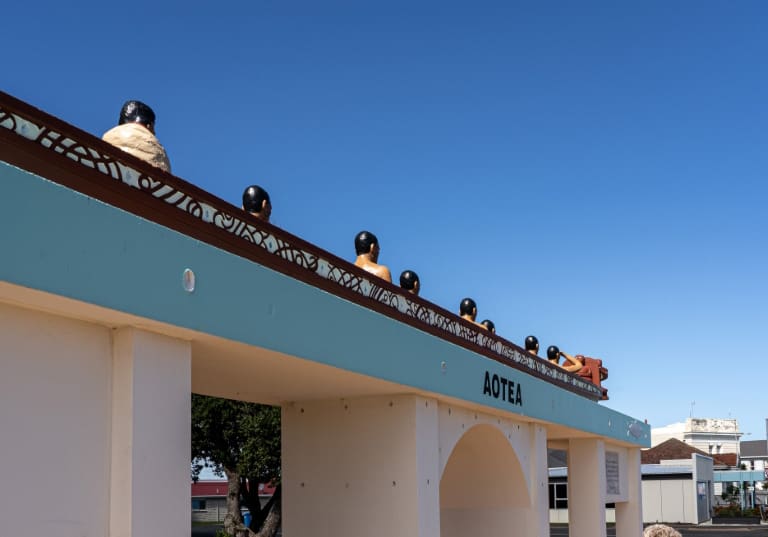 221319-visitors-to-patea-aotea-waka (Medium)