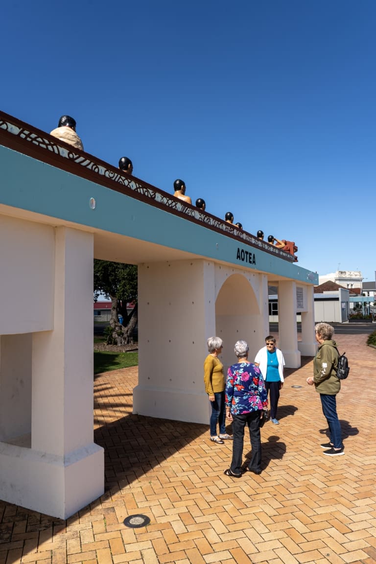 221319-visitors-to-patea-aotea-waka (Medium)